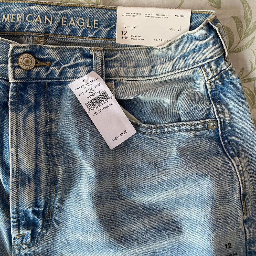American Eagle Relaxed Mom Jean